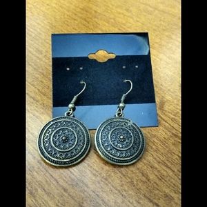 🌻5 for $20 Bronze medallion earrings
